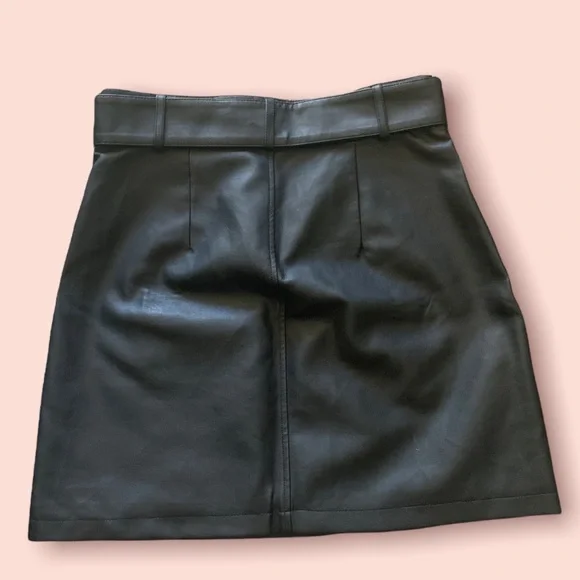 🛑SOLD🛑Forever 21 Faux Leather Mini Skirt - Picture 5 of 6